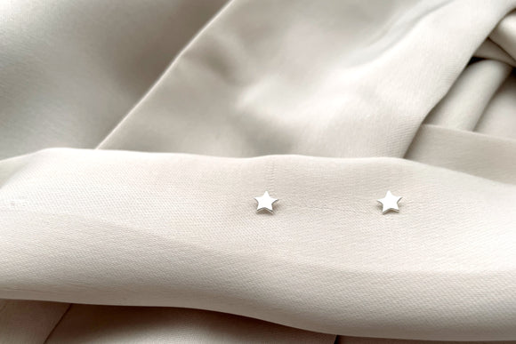 STAR Silver Stud Earrings ★